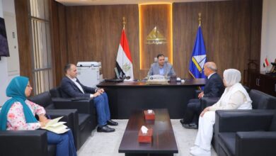 محافظ دمياط يبحث خطة تكثيف الرقابة على أسواق المحافظة