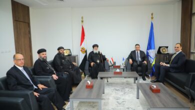 محافظ دمياط يستقبل وفد الكنيسة للتهنئة بالعيد